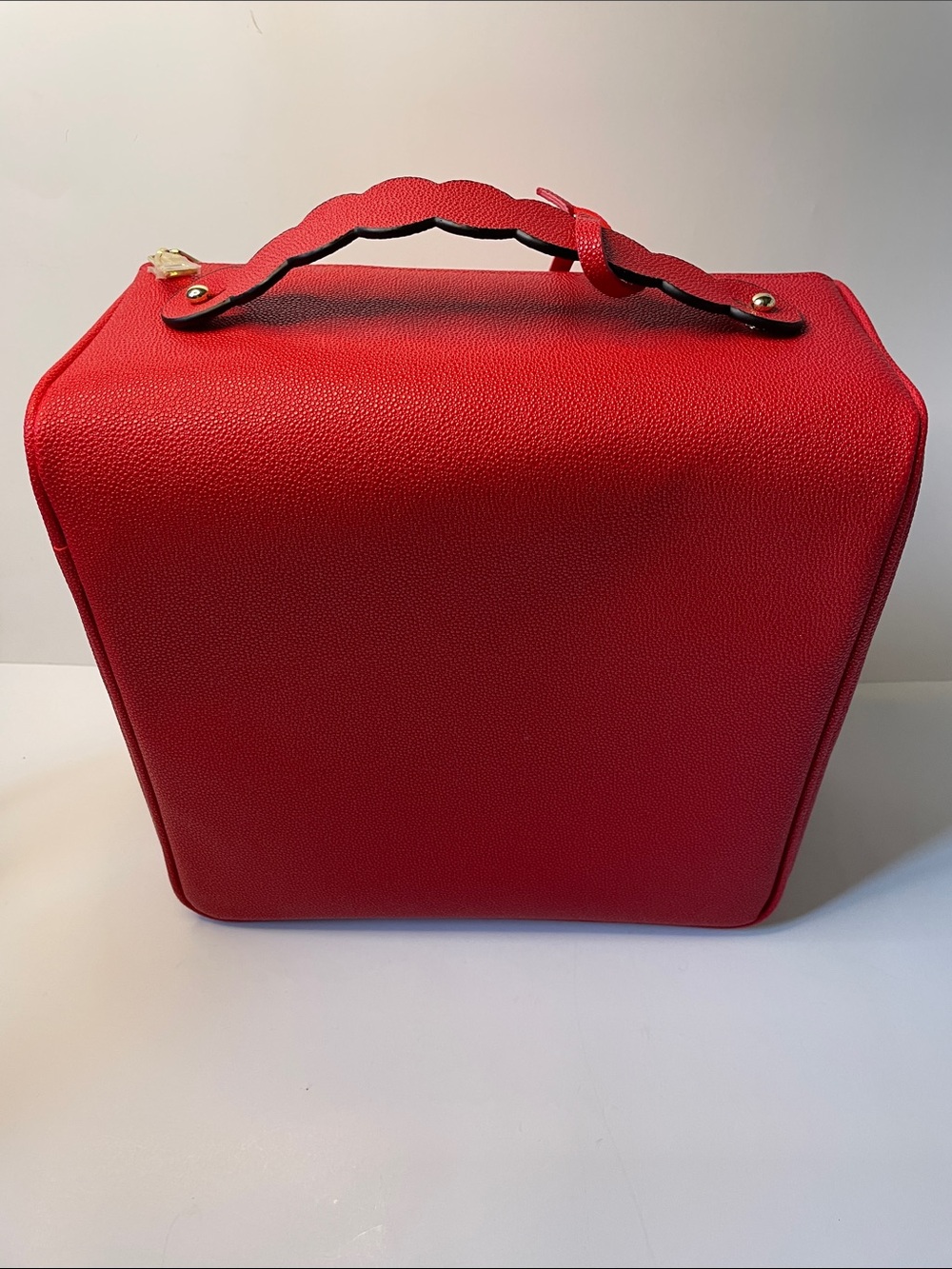 NWOT ESTĒE LAUDER Red Structured Travel Cosmetic Case. - Picture 4 of 9